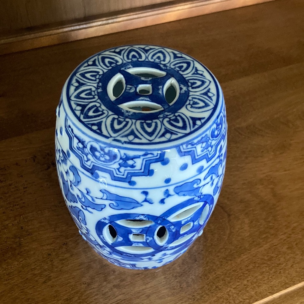 Vintage Chinese Style Porcelain Potpourri Incense Holder Blue White 6" Tall
